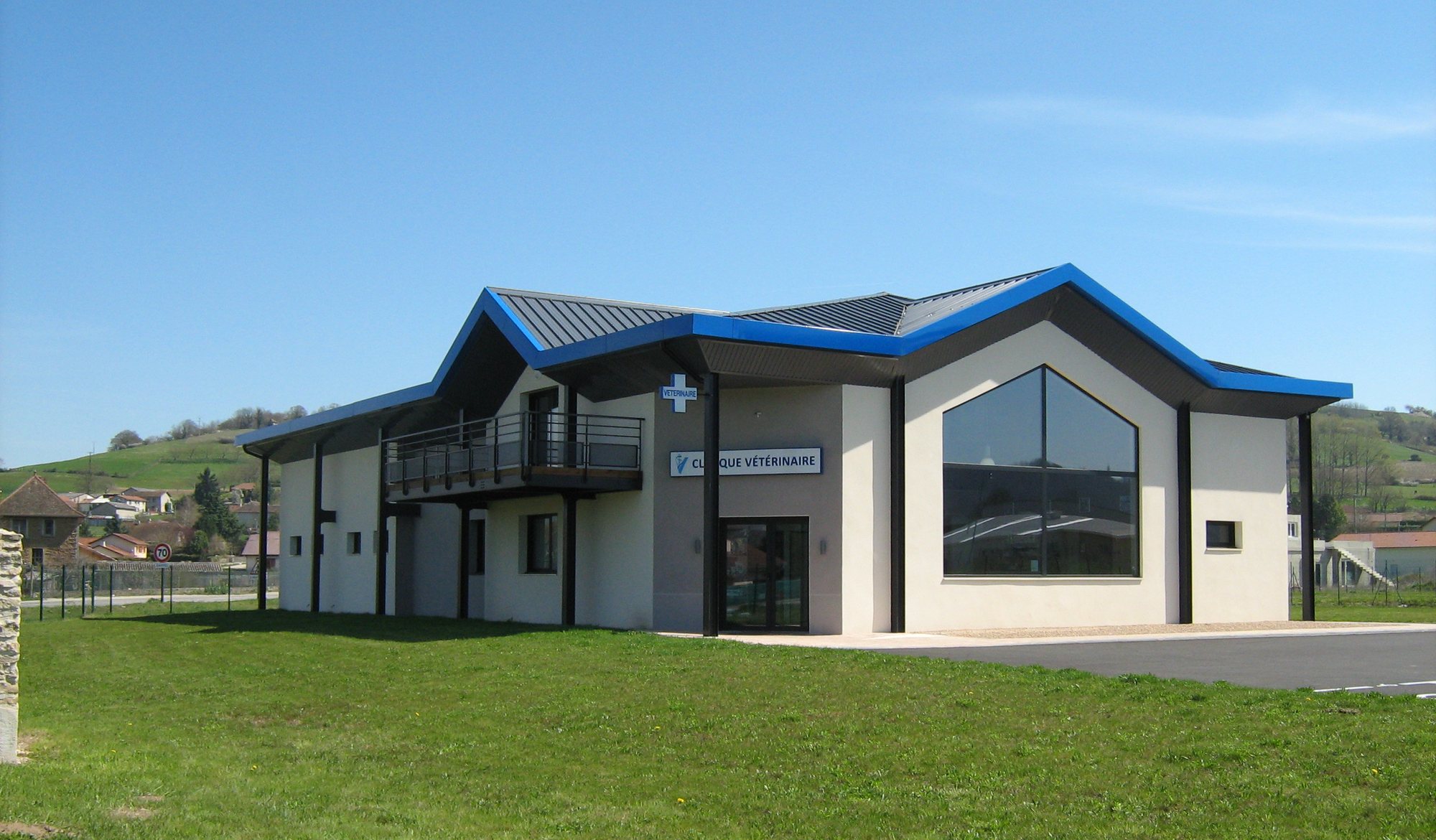 Façade de la Clinique vétérinaire des Lauzes à Saint-Chef